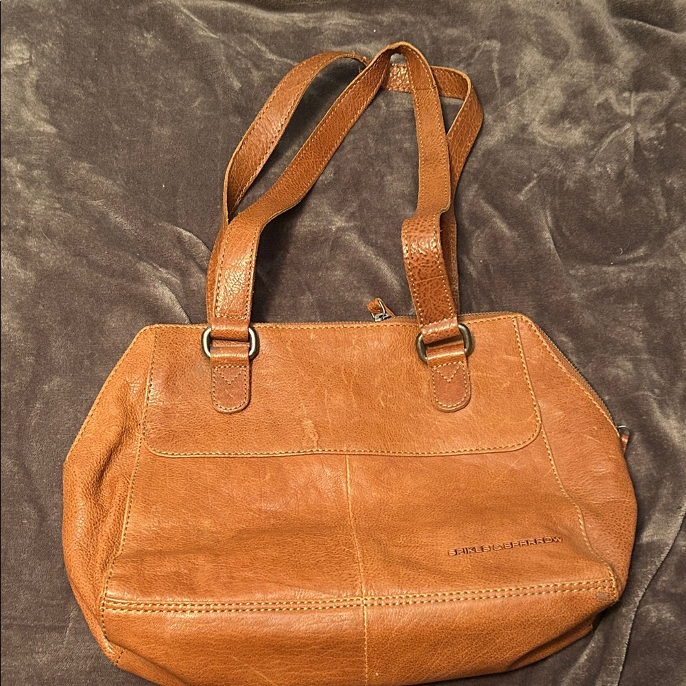 Elegant Tan Leather Shoulder Bag